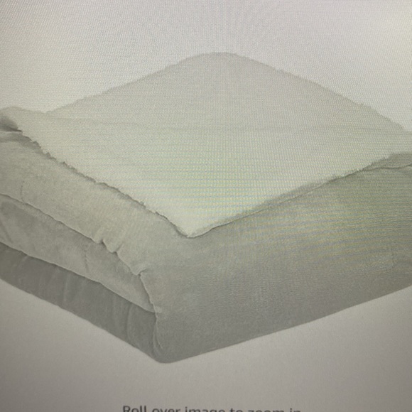 🆕 Amazon Basics Soft Micromink Sherpa Blanket/Throw - Picture 2 of 6